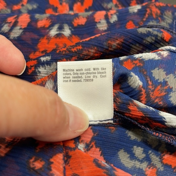a.n.a. A New Approach NWT Blue Red Floral Sheer Blouse Size XL - Picture 11 of 11